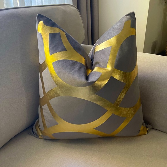 Luxury grey and gold foil pillow. Size 22x 22 inches - Picture 9 of 12